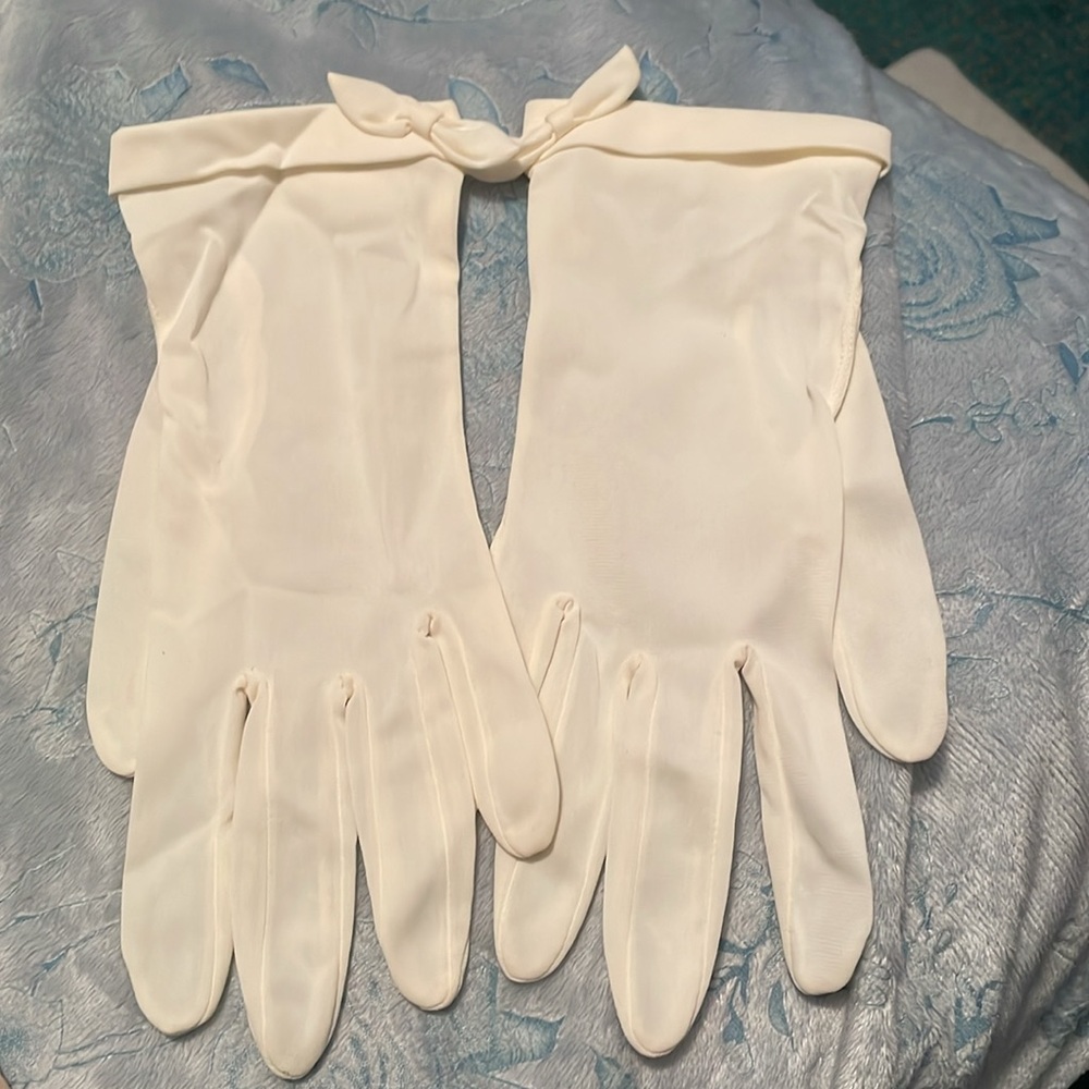 Elegant Women’s Glove Set - Picture 4 of 6